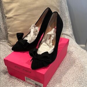 Betsey Johnson Black Bow Detail Heels size 7